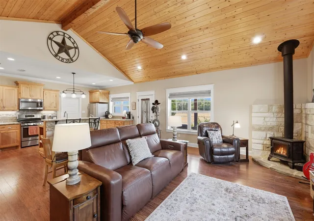 Photo 3 of Single family home for sale at 2109 County Rd 1185, Sulphur Springs, TX 75482 | MLS# 21382182 | Listing updated on 2026-09-11