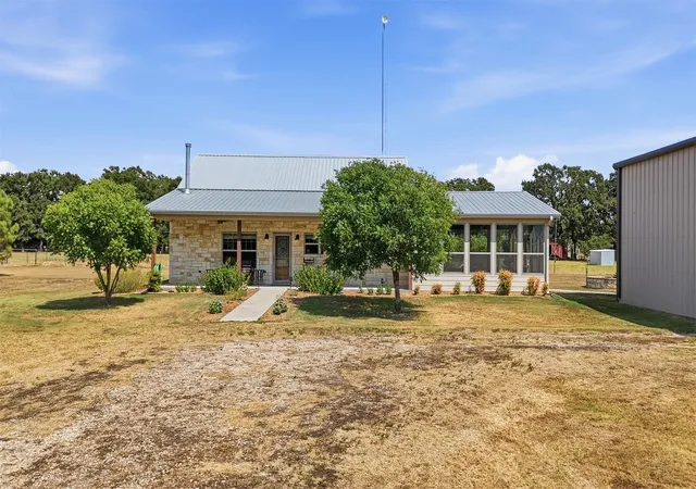 Photo 4 of Single family home for sale at 2109 County Rd 1185, Sulphur Springs, TX 75482 | MLS# 21382182 | Listing updated on 2026-09-11