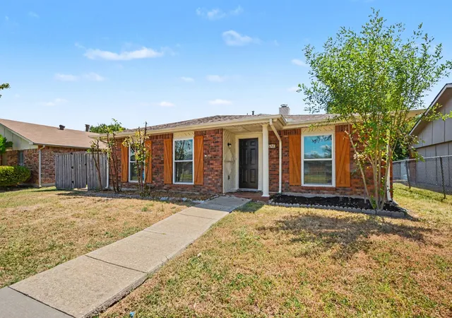 Photo 2 of Single family home for sale at 8810 Miami Dr, Rowlett, TX 75088 | MLS# 21375777 | Listing updated on 2026-09-10