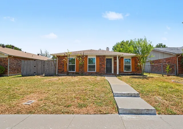 Photo 3 of Single family home for sale at 8810 Miami Dr, Rowlett, TX 75088 | MLS# 21375777 | Listing updated on 2026-09-10