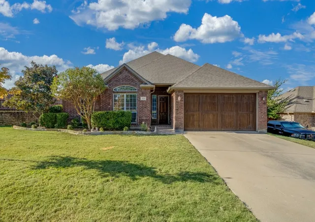 Photo 1 of Single family home for sale at 315 Castle Hl Dr, Burleson, TX 76028 | MLS# 21382552 | Listing updated on 2026-09-16