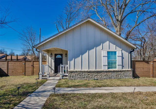 Photo 1 of Single family home for sale at 313 Fair Ave, Gainesville, TX 76240 | MLS# 21382574 | Listing updated on 2026-09-11