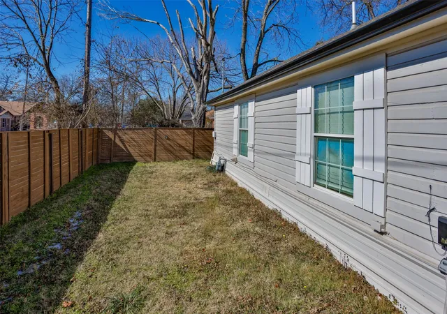 Photo 3 of Single family home for sale at 313 Fair Ave, Gainesville, TX 76240 | MLS# 21382574 | Listing updated on 2026-09-11