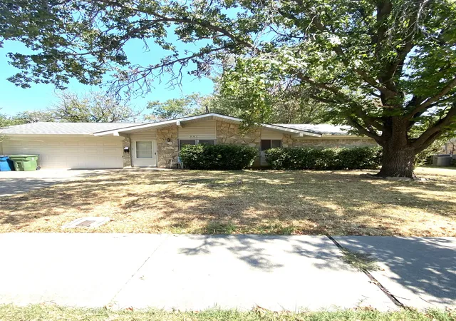 Photo 3 of Sale Pending at 207 Centennial Dr, Lewisville, TX 75067 | MLS# 21382545 | Listing updated on 2026-09-14