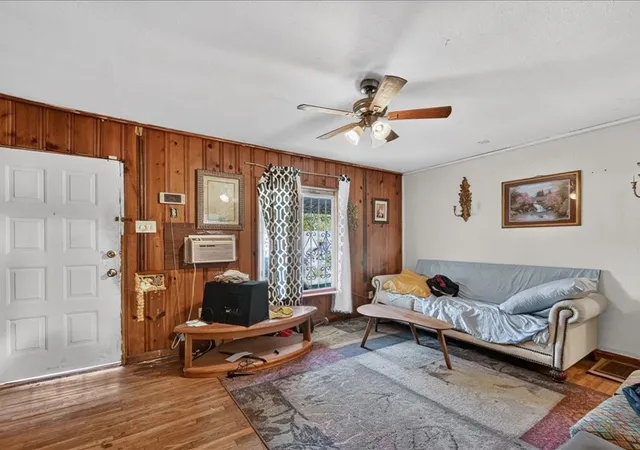 Photo 4 of Single family home for sale at 4215 Cicero St, Dallas, TX 75216 | MLS# 21382575 | Listing updated on 2026-09-11