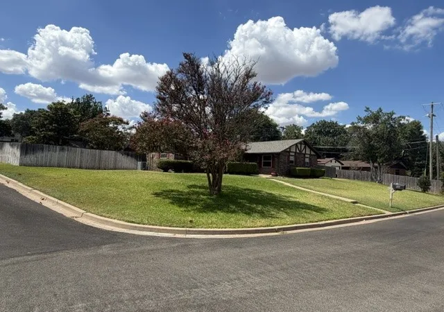 Photo 4 of Single family home for sale at 600 Mountain Lake Dr, Woodway, TX 76712 | MLS# 21382605 | Listing updated on 2026-09-10