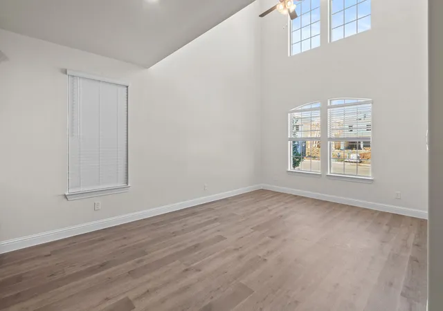 Photo 3 of Single family home for sale at 910 Milkweed Dr, Euless, TX 76039 | MLS# 21382617 | Listing updated on 2026-09-10