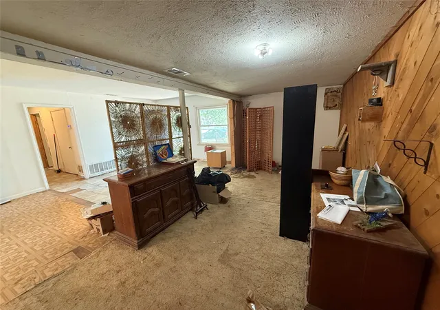 Photo 4 of Single family home for sale at 2517 W 7th Street, Irving, TX 75060 | MLS# 21382627 | Listing updated on 2026-09-11