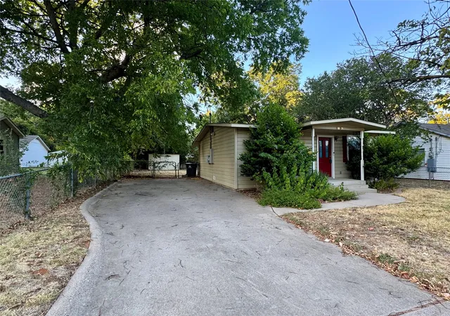 Photo 2 of Single family home for sale at 1013 Wilshire Blvd, Arlington, TX 76012 | MLS# 21376103 | Listing updated on 2026-09-10