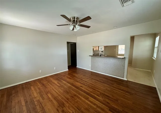 Photo 4 of Single family home for sale at 1013 Wilshire Blvd, Arlington, TX 76012 | MLS# 21376103 | Listing updated on 2026-09-10