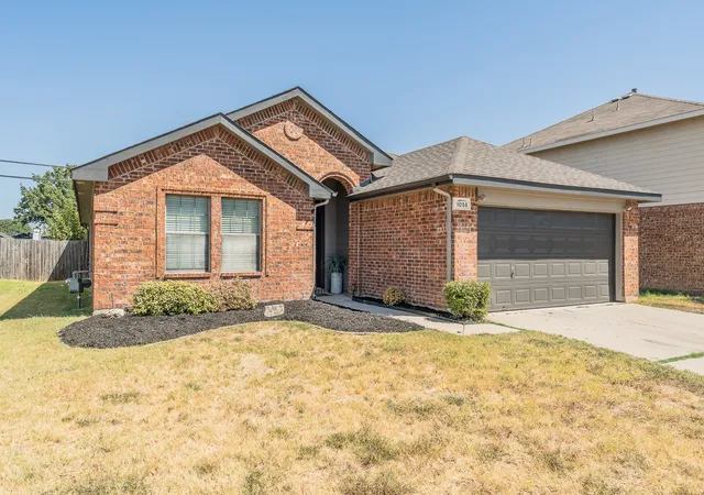 Photo 2 of Single family home for sale at 1056 Breeders Cup Dr, Fort Worth, TX 76179 | MLS# 21377145 | Listing updated on 2026-09-10