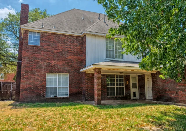 Photo 3 of Single family home for sale at 711 Amesbury Dr, Mesquite, TX 75150 | MLS# 21380252 | Listing updated on 2026-09-10