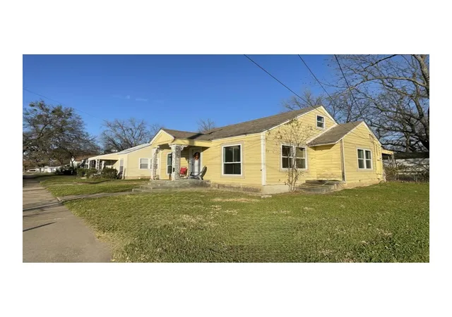 Photo 2 of Single family home for sale at 1702 Nw 1st Avenue, Mineral Wells, TX 76067 | MLS# 21382687 | Listing updated on 2026-09-10