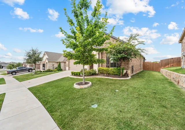 Photo 2 of Single family home for sale at 1504 Shindig Ct, Weatherford, TX 76087 | MLS# 21382646 | Listing updated on 2026-09-18