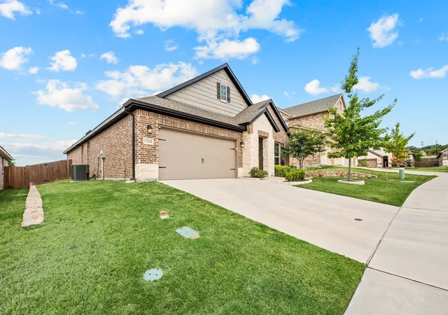 Photo 3 of Single family home for sale at 1504 Shindig Ct, Weatherford, TX 76087 | MLS# 21382646 | Listing updated on 2026-09-18