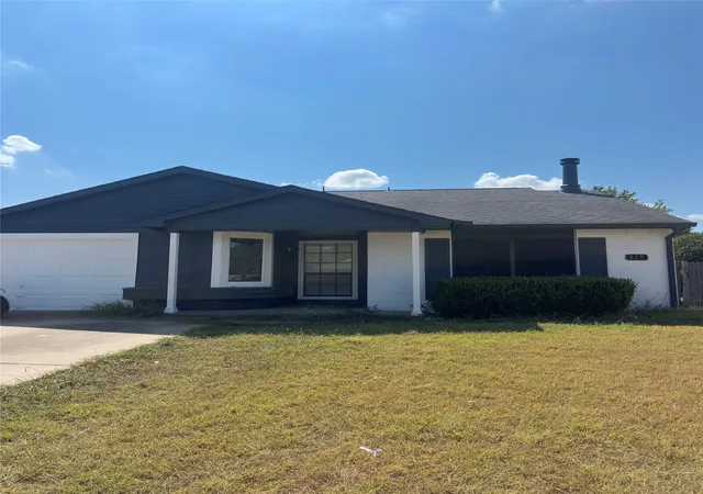 Photo 1 of Single family home for sale at 118 London Ln, Glenn Heights, TX 75154 | MLS# 21382525 | Listing updated on 2026-09-10