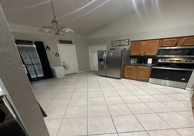 Photo 3 of Single family home for sale at 118 London Ln, Glenn Heights, TX 75154 | MLS# 21382525 | Listing updated on 2026-09-10