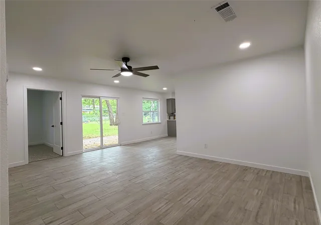 Photo 3 of Single family home for sale at 2933 Hunting Dr, Fort Worth, TX 76119 | MLS# 21382707 | Listing updated on 2026-09-10