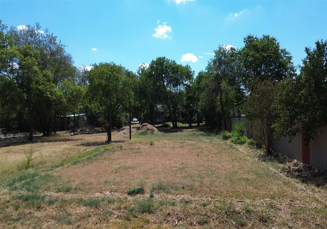 Photo 1 of Land for sale at 803 E Martin Luther King Dr, Ennis, TX 75119 | MLS# 21382713 | Listing updated on 2026-09-10