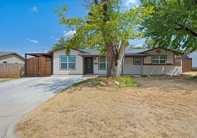 Single family home for sale at 3584 Regal Rd, Fort Worth, TX 76111 | MLS# 21381322