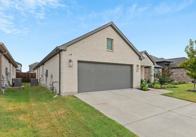Photo 3 of Single family home for sale at 565 Beck Dr, Lavon, TX 75166 | MLS# 21382693 | Listing updated on 2026-09-13