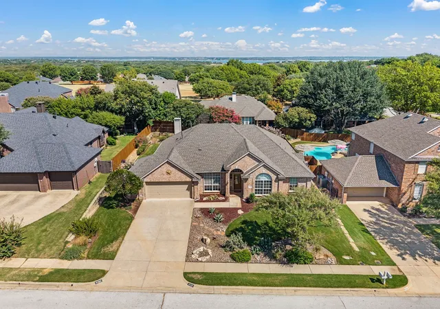Photo 1 of Sale Pending at 3102 Lake Park Dr, Grapevine, TX 76051 | MLS# 21380376 | Listing updated on 2026-09-25