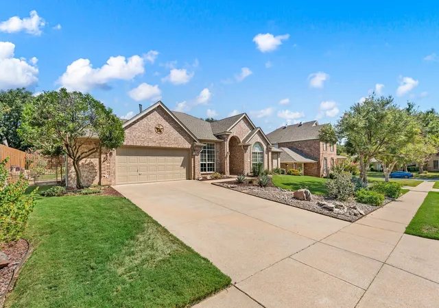 Photo 4 of Sale Pending at 3102 Lake Park Dr, Grapevine, TX 76051 | MLS# 21380376 | Listing updated on 2026-09-25