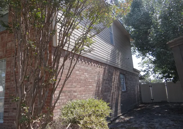Photo 3 of Single family home for sale at 1329 Woodthorpe Dr, Mesquite, TX 75181 | MLS# 21382606 | Listing updated on 2026-09-11