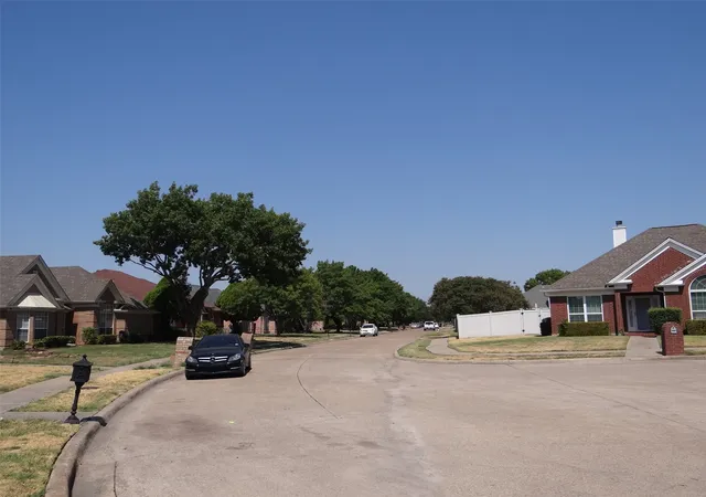 Photo 4 of Single family home for sale at 1329 Woodthorpe Dr, Mesquite, TX 75181 | MLS# 21382606 | Listing updated on 2026-09-11