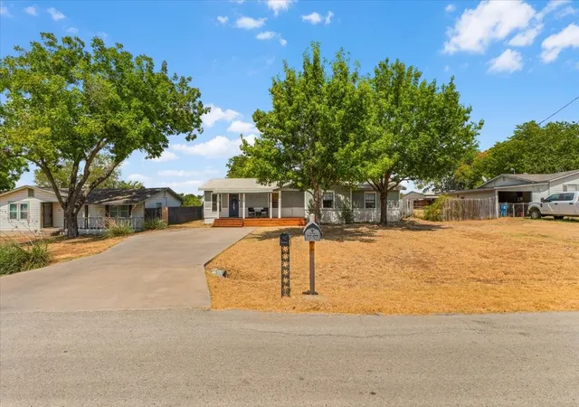 Photo 3 of Single family home for sale at 124 James St, Aledo, TX 76008 | MLS# 21382700 | Listing updated on 2026-09-11