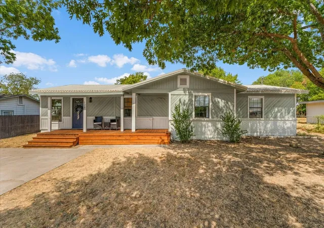 Photo 3 of Single family home for sale at 124 James St, Aledo, TX 76008 | MLS# 21382700 | Listing updated on 2026-09-11