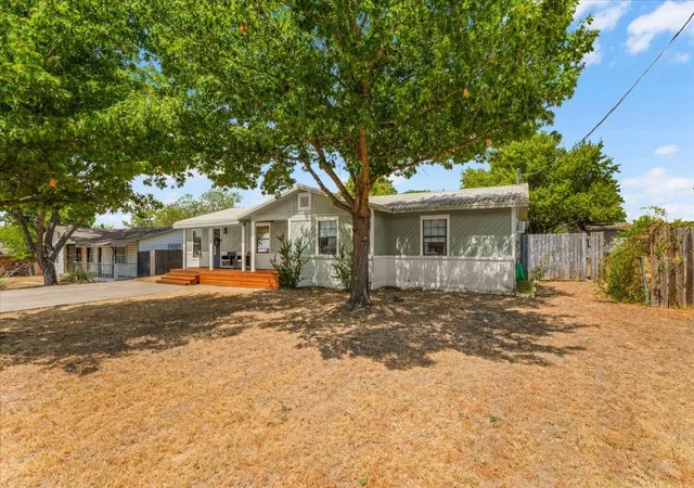 Photo 4 of Single family home for sale at 124 James St, Aledo, TX 76008 | MLS# 21382700 | Listing updated on 2026-09-11