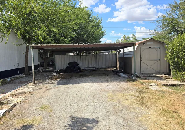 Photo 4 of Manufactured home for sale at 8317 Birdsong Ct, Joshua, TX 76058 | MLS# 21382602 | Listing updated on 2026-09-11