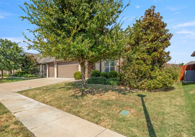 Photo 3 of Single family home for sale at 947 Mangrove Dr, Fate, TX 75087 | MLS# 21378883 | Listing updated on 2026-10-05