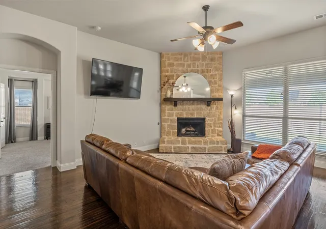 Photo 4 of Single family home for sale at 947 Mangrove Dr, Fate, TX 75087 | MLS# 21378883 | Listing updated on 2026-10-05