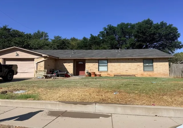 Photo 1 of Single family home for sale at 807 Mack Dr, Denton, TX 76209 | MLS# 21380834 | Listing updated on 2026-10-28