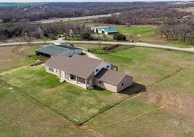 Photo 2 of Single family home for sale at 231 Sanchez Crk Dr, Weatherford, TX 76088 | MLS# 21382413 | Listing updated on 2026-09-11