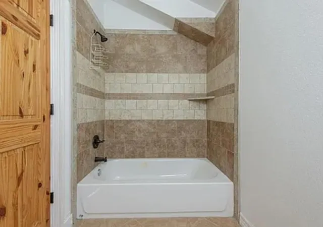Photo 3 of Single family home for sale at 231 Sanchez Crk Dr, Weatherford, TX 76088 | MLS# 21382413 | Listing updated on 2026-09-11