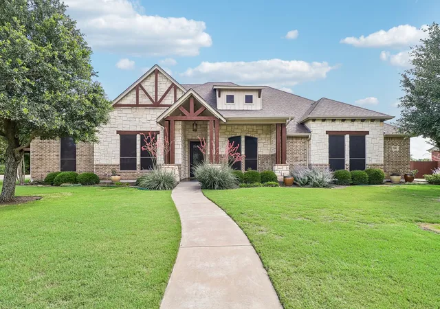 Single family home for sale at 7209 Hl Country Ct, Midlothian, TX 76065 | MLS# 21382740
