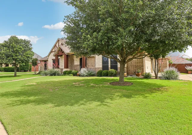 Photo 4 of Single family home for sale at 7209 Hl Country Ct, Midlothian, TX 76065 | MLS# 21382740 | Listing updated on 2026-09-13