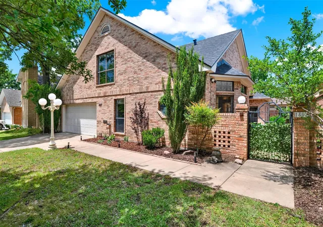 Photo 1 of Single family home for sale at 1407 W Mulberry St, Sherman, TX 75092 | MLS# 21382729 | Listing updated on 2026-09-10