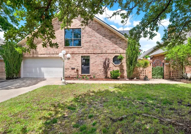Photo 2 of Single family home for sale at 1407 W Mulberry St, Sherman, TX 75092 | MLS# 21382729 | Listing updated on 2026-09-10
