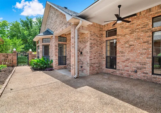 Photo 3 of Single family home for sale at 1407 W Mulberry St, Sherman, TX 75092 | MLS# 21382729 | Listing updated on 2026-09-10