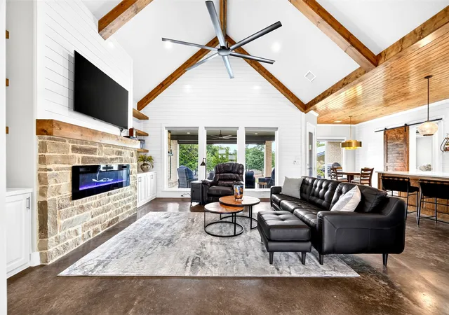 Photo 3 of Sale Pending at 420 Cobb Ln, Waxahachie, TX 75167 | MLS# 21382544 | Listing updated on 2026-09-23