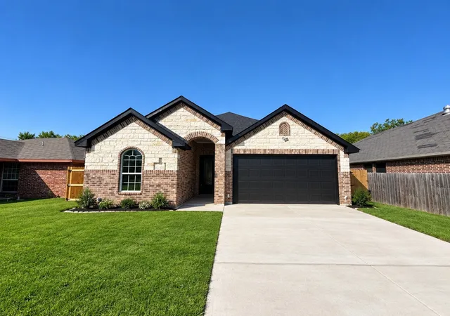 Photo 1 of Single family home for sale at 909 Merriot St, Ennis, TX 75119 | MLS# 21382764 | Listing updated on 2026-10-03