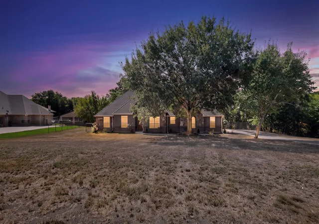 Photo 1 of Single family home for sale at 108 Winding Way, Azle, TX 76020 | MLS# 21378155 | Listing updated on 2026-09-10