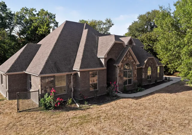 Photo 2 of Single family home for sale at 108 Winding Way, Azle, TX 76020 | MLS# 21378155 | Listing updated on 2026-09-10