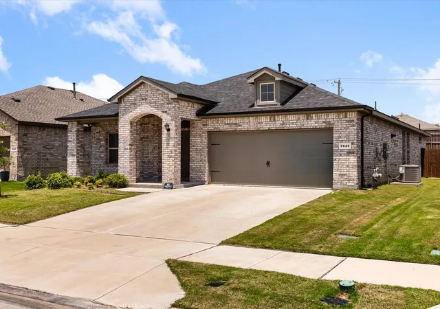 Photo 2 of Single family home for sale at 9620 Hickory Knob Dr, Fort Worth, TX 76108 | MLS# 21382797 | Listing updated on 2026-09-10