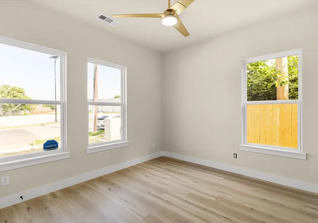 Photo 3 of Single family home for sale at 2127 Amanda Ave, Fort Worth, TX 76105 | MLS# 21382799 | Listing updated on 2026-09-10