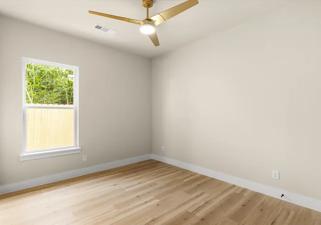 Photo 4 of Single family home for sale at 2127 Amanda Ave, Fort Worth, TX 76105 | MLS# 21382799 | Listing updated on 2026-09-10